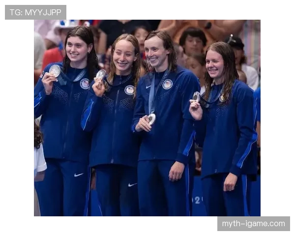 凯蒂·莱德基训练完顺手游个泳，普通人还在健身房找泳裤